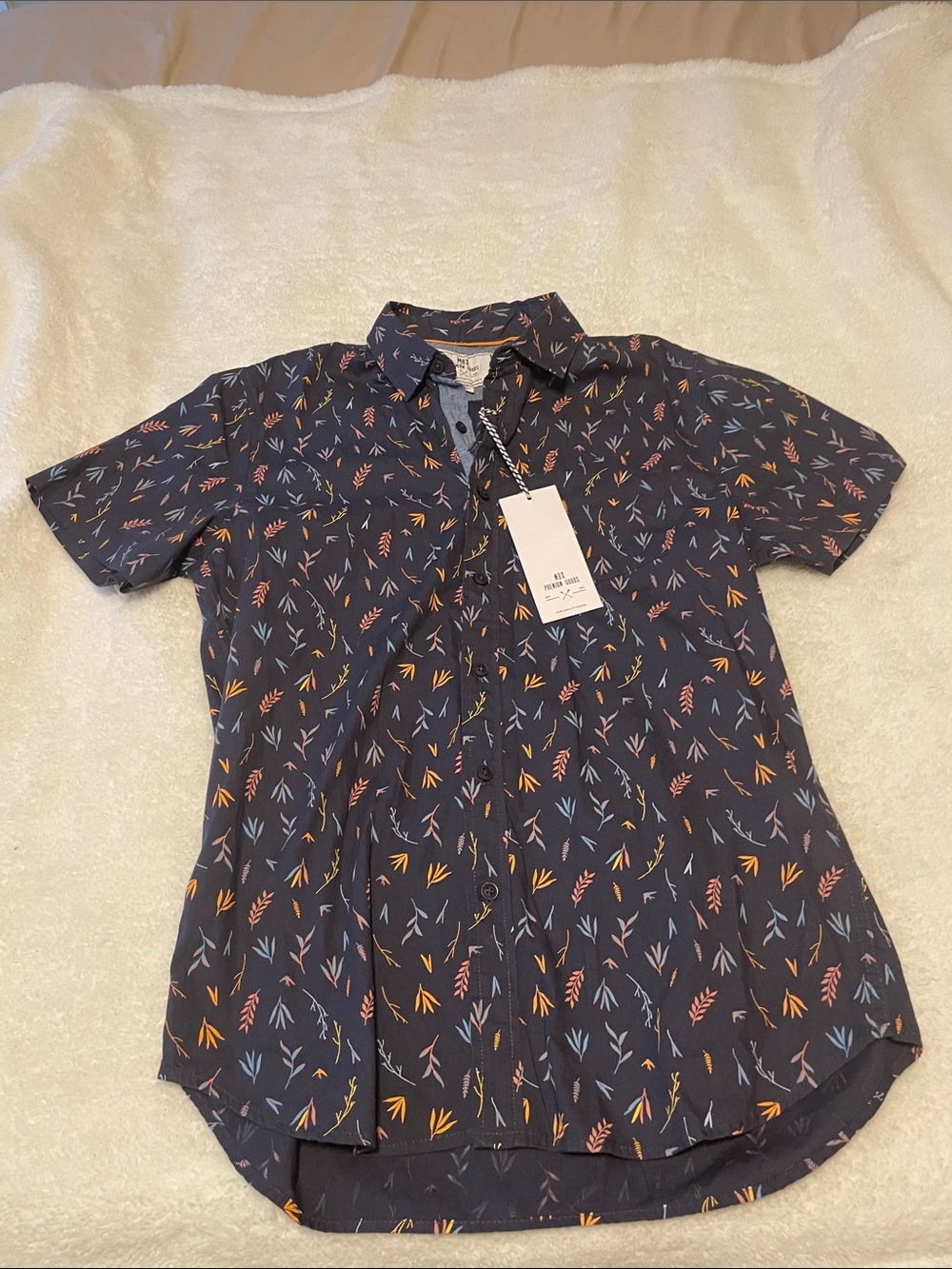 MBX Men's Navy Short-Sleeve Button-Down Shirt with Multicolor Leaf Print